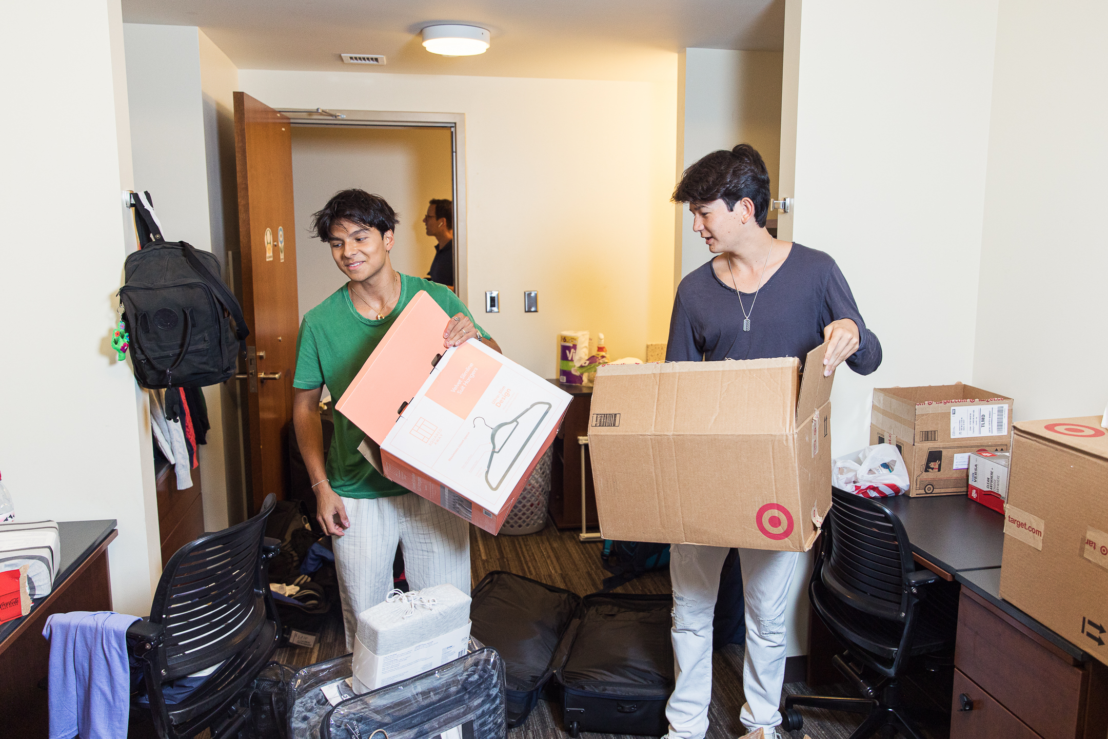 college students unpacking brandon clifton atlanta photographer