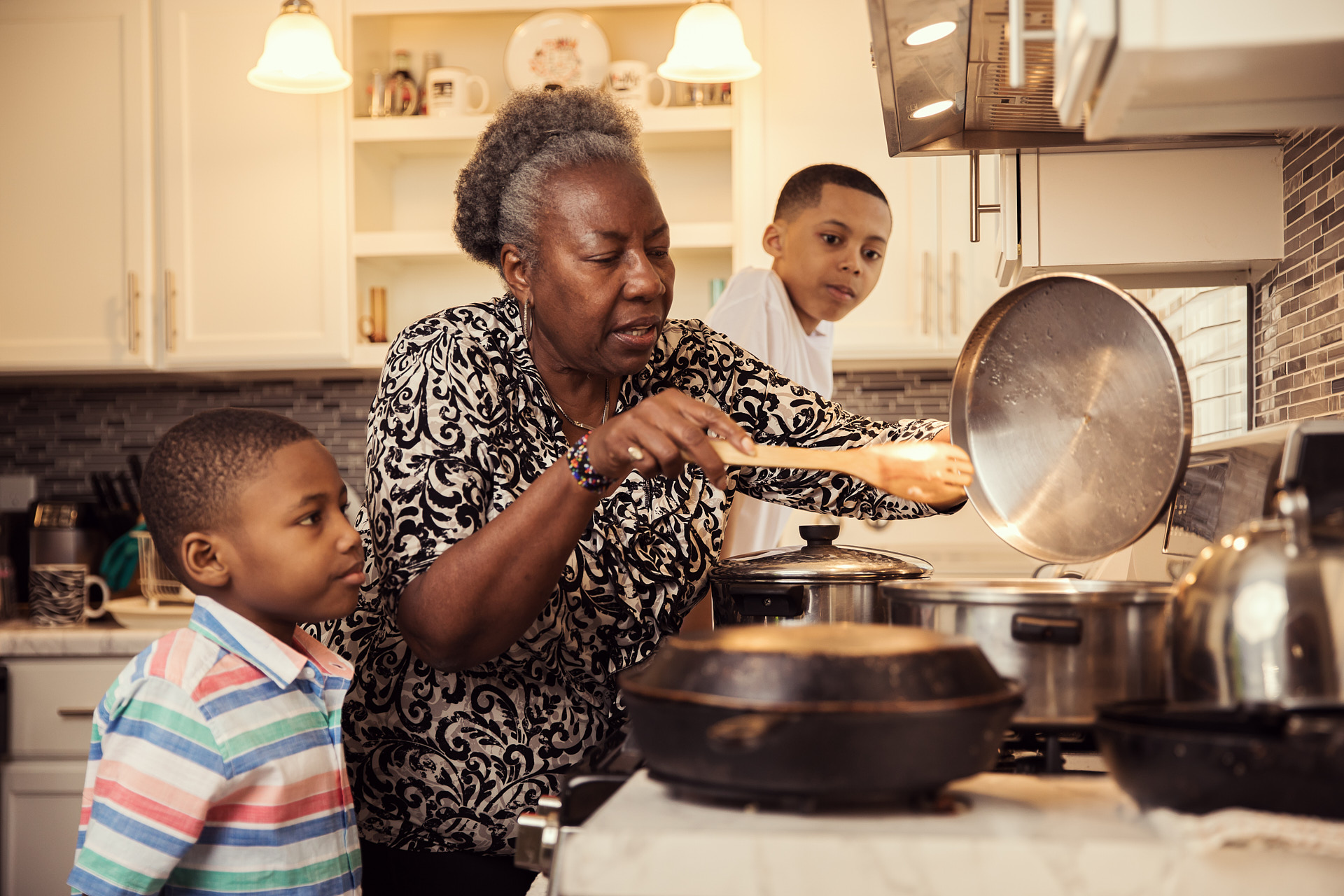 african american grandmother cooking with grandkids in kitchen brandon clifton atlanta photographer